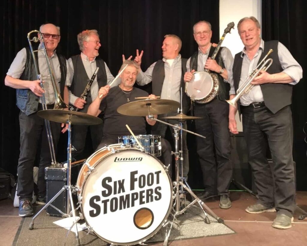 six foor stompers-cut